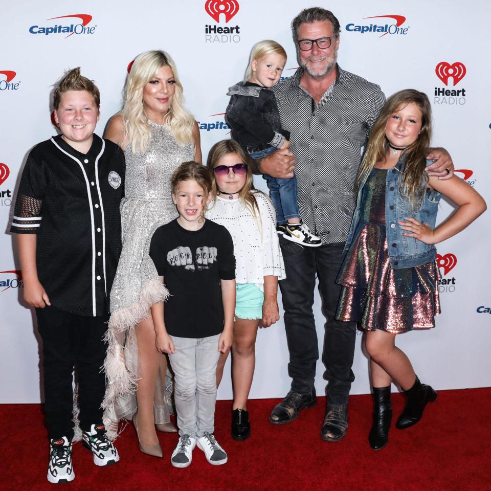 Tori Spelling, Dean McDermott and their five kids