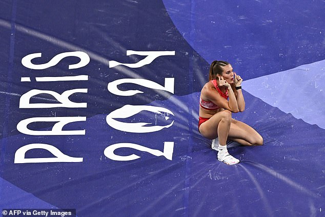 The 30-year-old added that she felt 'honoured' to be the first women's pole vaulter from Canada to bring home a medal