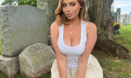 Model who flashed New York Dublin portal disgusts the world again