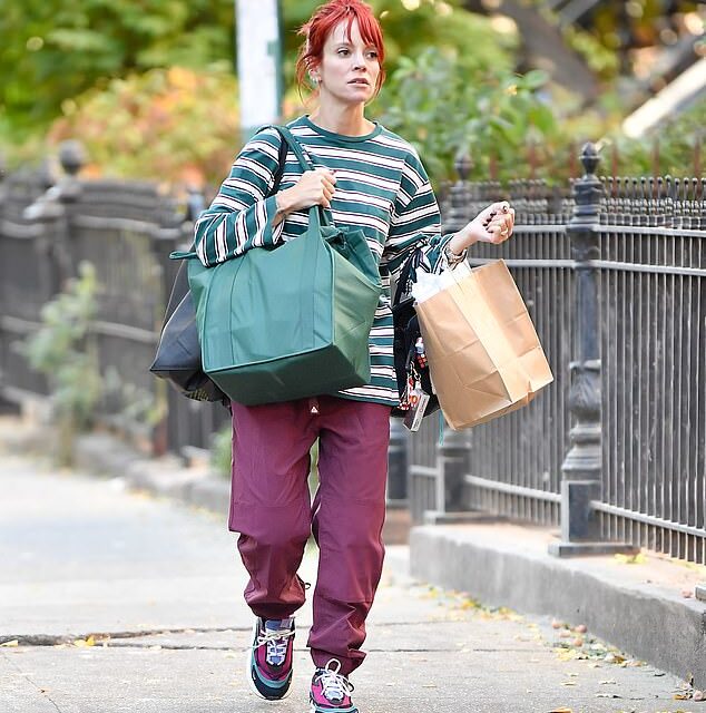 Lily Allen sports a casual look as she goes grocery shopping