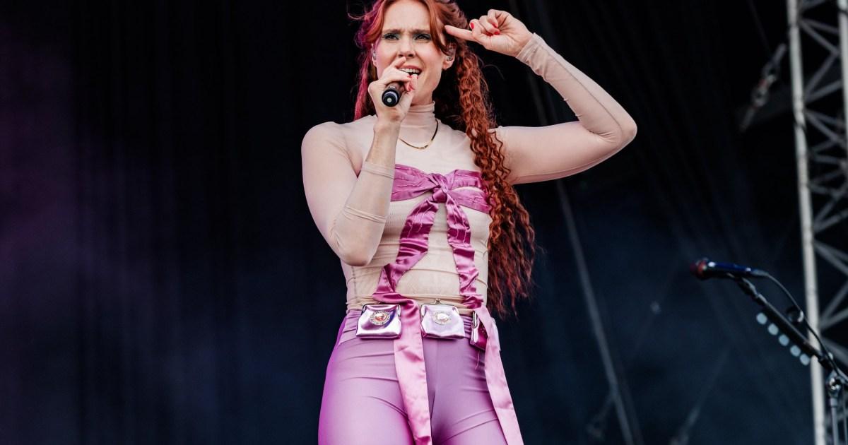 Kate Nash selling butt pictures on OnlyFans to help with tour costs