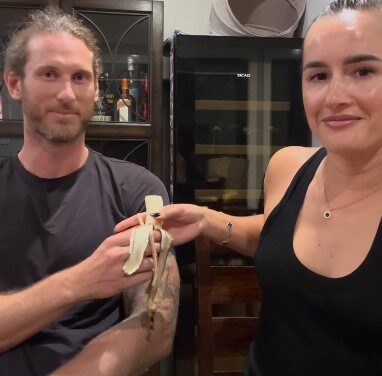 Tennis star announces divorce in bizarre video with husband eating banana