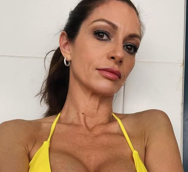 Amelie Warnier https://www.facebook.com/amelie.warnier.9/ https://www.instagram.com/ameliemwarnier?igsh=MTBna3IzZnozdGE3eQ https://www.tiktok.com/@ameliemwarnier