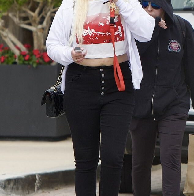 Amanda Bynes, 39, vapes while flashing her tummy in a crop top